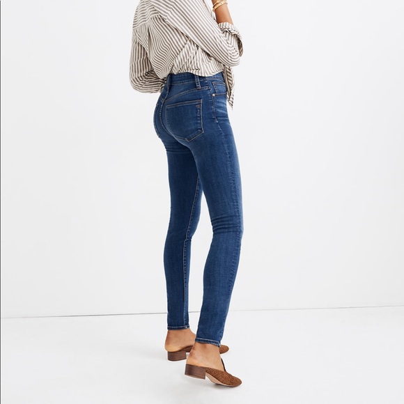 Curvy high rise jeans in Hayes Wash - Picture 3 of 7